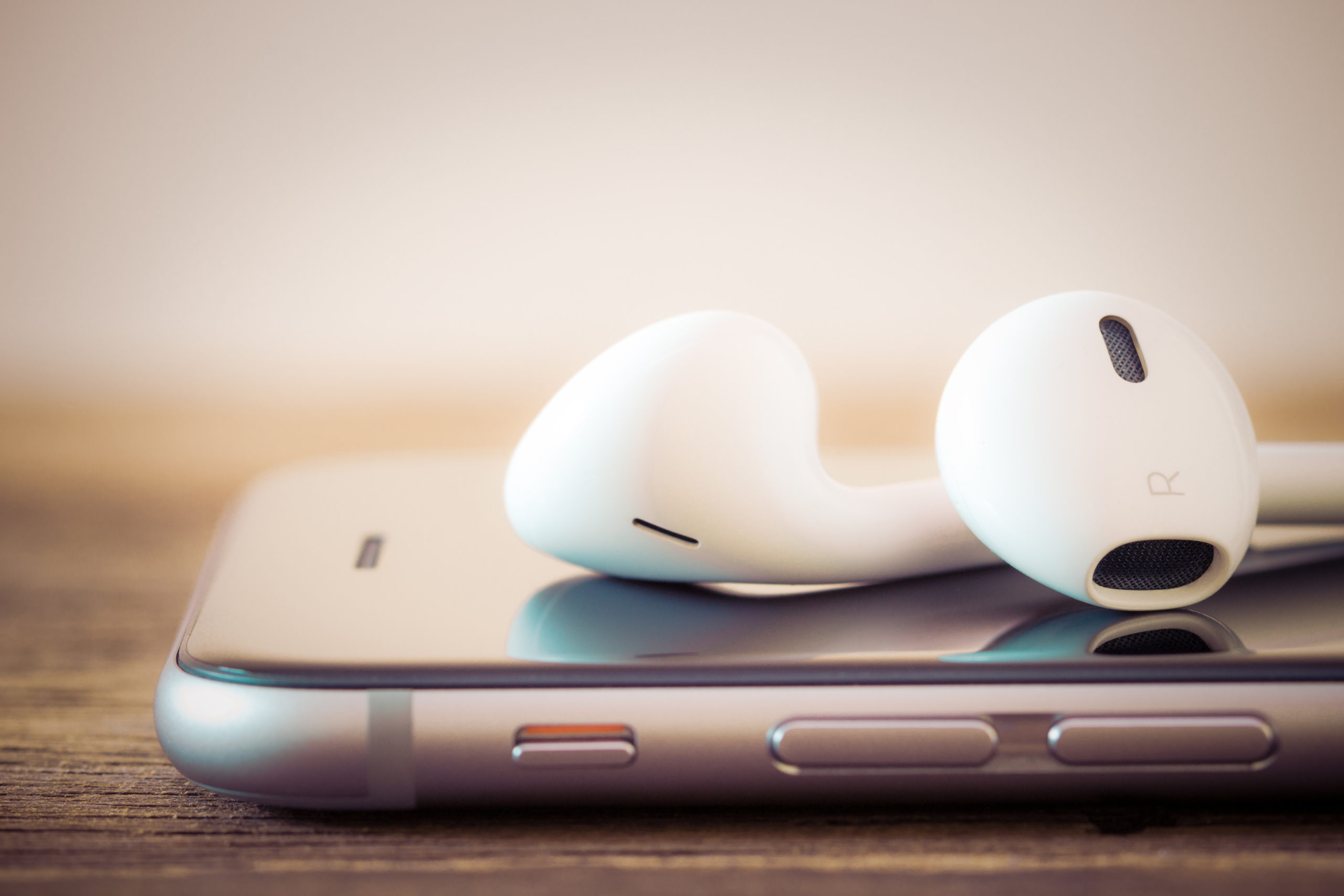 You are currently viewing Apple Podcasts vs Spotify – New Shows to Add to Your Queue